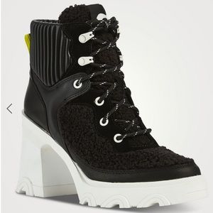 SOREL BREX HEEL LACE BOOTIE Black and White, size 8